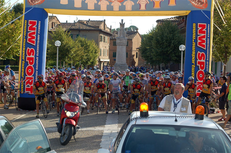 gal/2006/07 - Fondo della Valdarbia II serie/1 - Partenza/DSC_0039-01.jpg